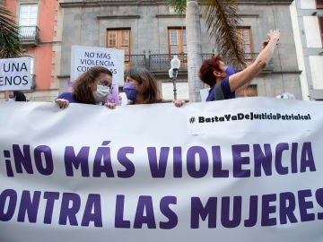 Concentración contra la violencia machista en Tenerife tras el hallazgo del cuerpo de Olivia