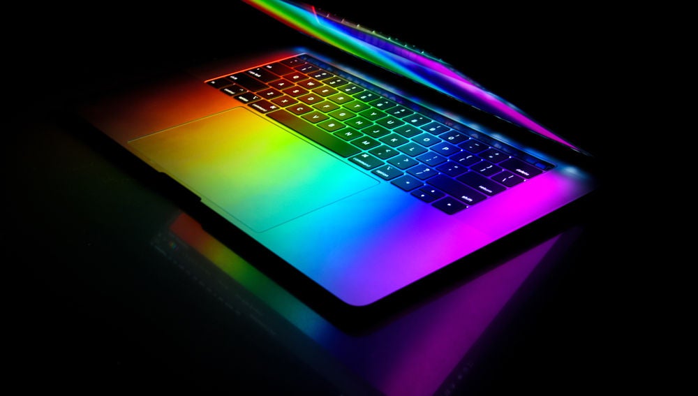 Portátil iluminado con los colores del arcoíris