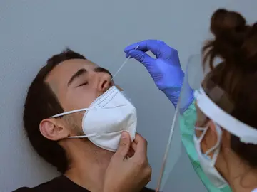 A3 Noticias Fin de Semana (03-07-21) La incidencia del coronavirus se dispara entre los jóvenes hasta los 450 casos A3 Noticias Fin de Semana (03-07-21) La incidencia del coronavirus se dispara entre los jóvenes hasta los 450 casos