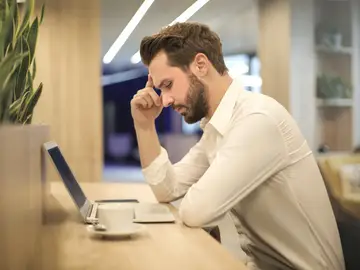 Dolor de cabeza en el puesto de trabajo Dolor de cabeza en el puesto de trabajo
