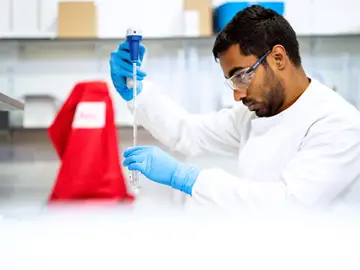 Investigador en el laboratorio Investigador en el laboratorio