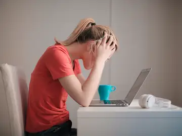 Trabajadora con estrés Trabajadora con estrés