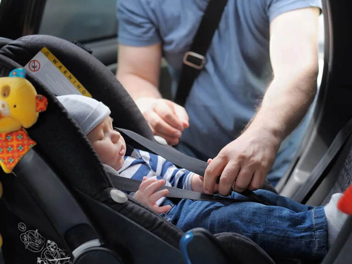 Alzador de coche: edad y uso correcto para los niños