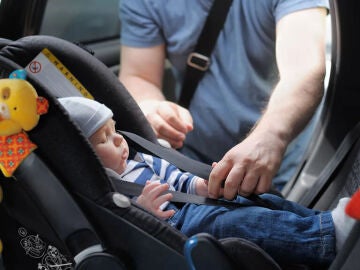 El asiento central trasero del coche, el más seguro para las sillas de tus hijos