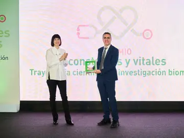 Organoides y epigenética, el trabajo de Nuria Montserrat y Manel Esteller, galardonados en la última edición de los Premios Constantes y Vitales Organoides y epigenética, el trabajo de Nuria Montserrat y Manel Esteller, galardonados en la última edición de los Premios Constantes y Vitales