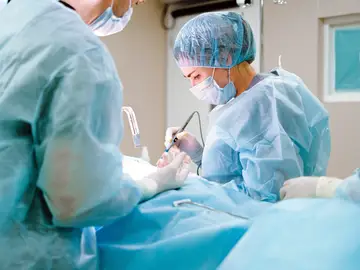Un estudio confirma la brecha de género en los puestos de liderazgo de la medicina española Un estudio confirma la brecha de género en los puestos de liderazgo de la medicina española