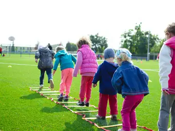 Sanidad arranca en los colegios 'Patios abiertos-En plan bien’ un programa contra la obesidad infantil Sanidad arranca en los colegios 'Patios abiertos-En plan bien’ un programa contra la obesidad infantil