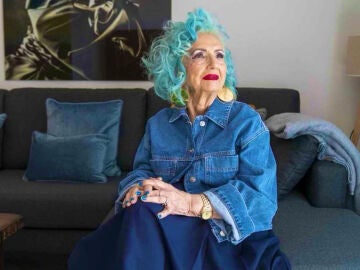 Sara Blanco, la influencer de 91 años que viste de colores para dar voz al párkinson