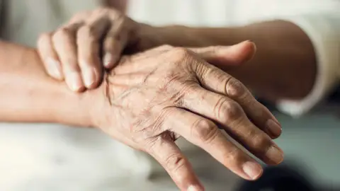 Una tecnica no invasiva permite el tratamiento genetico contra el parkinson Una tecnica no invasiva permite el tratamiento genetico contra el parkinson