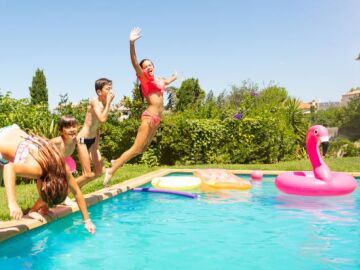 Los consejos que debes seguir este verano para prevenir lesiones en actividades acuáticas 