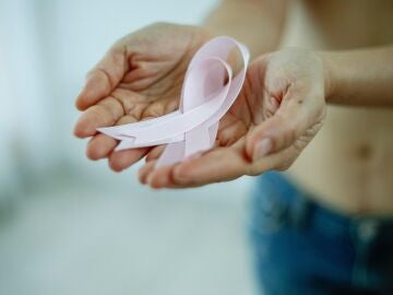 Identifican una molécula para tratar uno de los cánceres de mama más agresivos