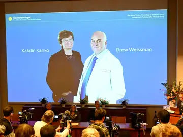 Karikó y Weissman, nuevos Nobel de Medicina en por sus investigaciones en la vacuna contra la covid Karikó y Weissman, nuevos Nobel de Medicina en por sus investigaciones en la vacuna contra la covid