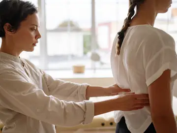 El dolor lumbar es ya el segundo problema de salud crónico en España, agravado por la obesidad y el sedentarismmo El dolor lumbar es ya el segundo problema de salud crónico en España, agravado por la obesidad y el sedentarismmo