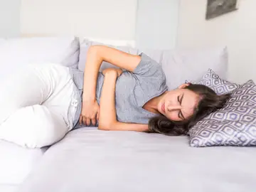 Una mujer con dolor. Una mujer con dolor.