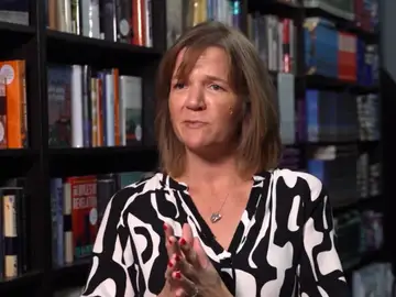 Annie Lyons, autora de El Club de Lectura del Refugio Antiaéreo Annie Lyons, autora de El Club de Lectura del Refugio Antiaéreo