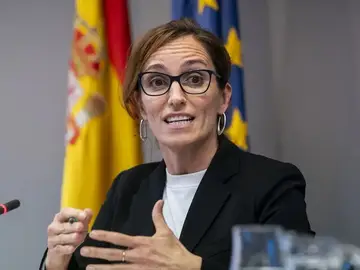 Mónica García, ministra de Sanidad, con Carlos Alsina en ‘Más de uno’: “Estamos valorando la autojustificación de las bajas de tres días para una enfermedad leve” Mónica García, ministra de Sanidad, con Carlos Alsina en ‘Más de uno’: “Estamos valorando la autojustificación de las bajas de tres días para una enfermedad leve”