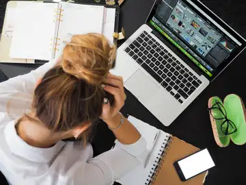 Qué es el tecnoestrés y cómo combatirlo a la vuelta de vacaciones Qué es el tecnoestrés y cómo combatirlo a la vuelta de vacaciones