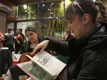 Rebecca Yarros publica Alas de hierro (Empíreo 2), el fenómeno de fantasía del que todo el mundo habla Rebecca Yarros publica Alas de hierro (Empíreo 2), el fenómeno de fantasía del que todo el mundo habla