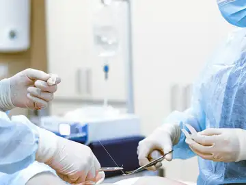 Realizan el primer autotrasplante de útero en España para proteger la fertilidad de una paciente con cáncer Realizan el primer autotrasplante de útero en España para proteger la fertilidad de una paciente con cáncer