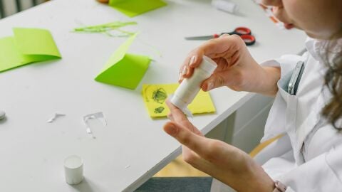 Un ingrediente del pegamento infantil podría ser eficaz contra el cáncer 
