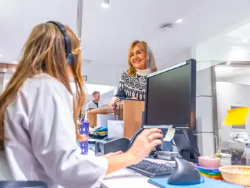 Recepción de un centro de salud Recepción de un centro de salud
