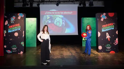 Mamen Mendizabal y Sara García Alonso durante el encuentro Mamen Mendizabal y Sara García Alonso durante el encuentro