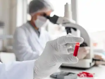 La colonoscopia y el test de sangre en heces son pruebas equivalentes para detectar cancer de colon La colonoscopia y el test de sangre en heces son pruebas equivalentes para detectar cancer de colon