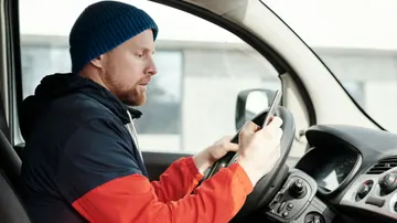 Pere Navarro destaca la preocupación por distracciones y alcohol al volante esta Semana Santa Pere Navarro destaca la preocupación por distracciones y alcohol al volante esta Semana Santa