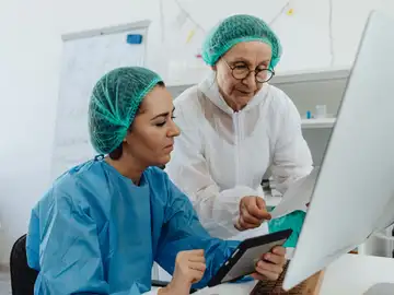 Comités tumorales: ¿Cómo deciden tratar cada cáncer de forma personalizada? Comités tumorales: ¿Cómo deciden tratar cada cáncer de forma personalizada?