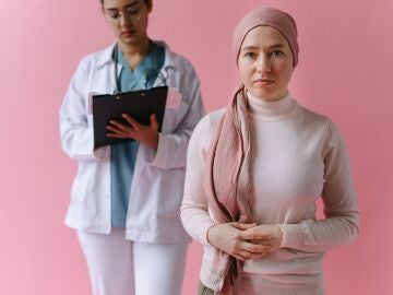 Solo el 10 % de las pacientes jóvenes preserva su fertilidad durante el tratamiento oncológico