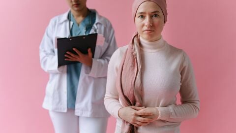 Solo el 10 % de las pacientes jóvenes preserva su fertilidad durante el tratamiento oncológico