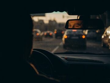 La Operación Salida dispara estrés y enfado al volante, pero la neurorelajación ofrece alivio