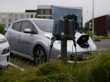 Las grandes gasolineras deberán ofrecer recarga ultrarrápida para coches eléctricos en menos de dos años