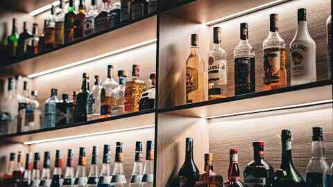 No importa cuánto bebas, el alcohol siempre puede generar adicción sin avisar