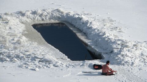 Cómo practicar con seguridad los baños helados y por qué son positivos