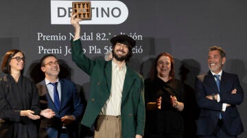 David Ucl&eacute;s gana el 82&ordm; Premio Nadal con La ciudad de las luces muertas