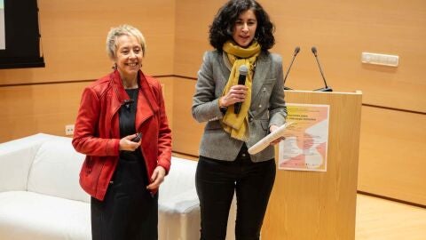 Las investigadoras del CNIO, coordinadoras de la Oficina de Igualdad del CNIO, Marisol Soengas (izda.) e Isabel López de Silanes. 