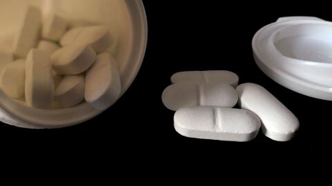 La revisión más exhaustiva hasta la fecha cuestiona el uso de la aspirina como escudo frente al cáncer de colon