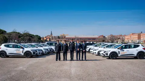 La Fundación Renault Group España dona 12 vehículos a la Policía para reforzar la formación en conducción segura La Fundación Renault Group España dona 12 vehículos a la Policía para reforzar la formación en conducción segura