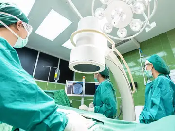 La cirugía robótica revoluciona las operaciones de rodilla, cadera y espalda y presenta múltiples beneficios para el futuro La cirugía robótica revoluciona las operaciones de rodilla, cadera y espalda y presenta múltiples beneficios para el futuro