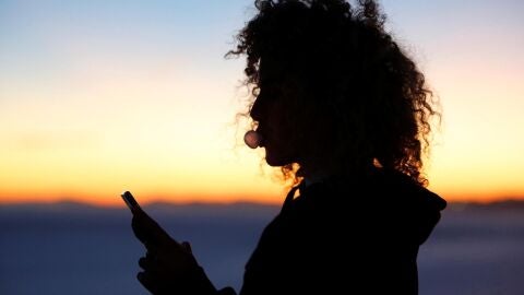 La soledad no deseada afecta a uno de cada dos españoles con problemas de salud mental