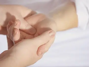 Manos dormidas: cuáles son sus principales causas y cuándo es momento de acudir al médico Manos dormidas: cuáles son sus principales causas y cuándo es momento de acudir al médico