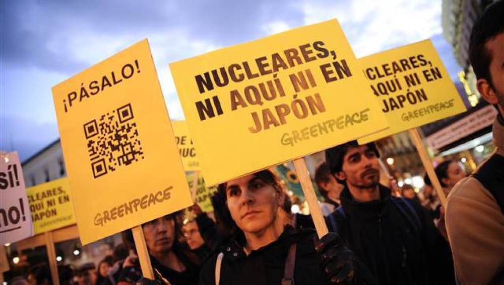 Manifestantes contra la energía nuclear 
