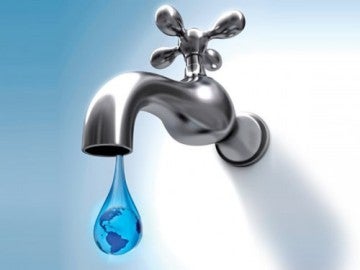 Grifo abierto y ahorro de agua