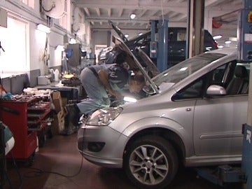 Las revisiones en los coches caen un 8% en 2011