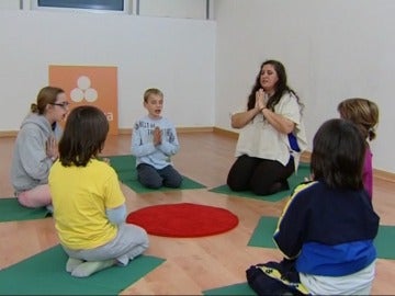 El yoga, muy saludable para los niños El yoga, muy saludable para los niños