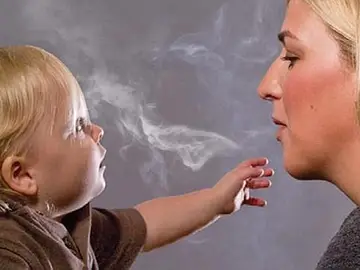 Los niños, los más vulnerables ante el humo del tabaco. Los niños, los más vulnerables ante el humo del tabaco.