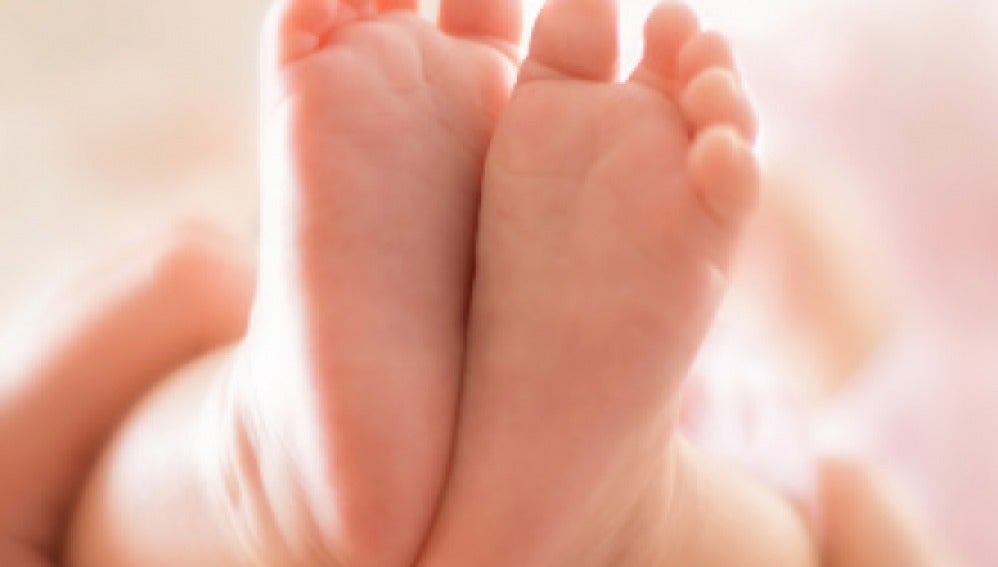 En la imagen, los pies de un recién nacido (Archivo)