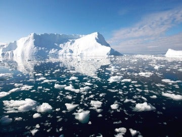 El deshielo del Ártico provoca olas de hasta cinco metros