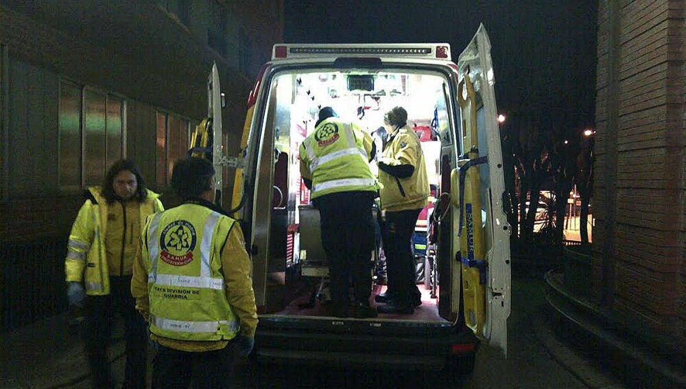 Un motorista fallece al colisionar con un taxi